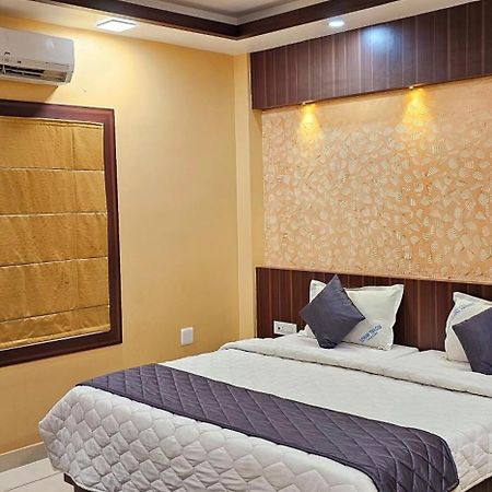 Hotel Royal Wings Elur Bagian luar foto