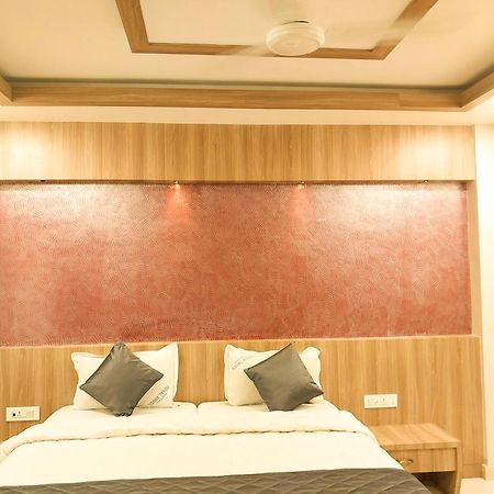 Hotel Royal Wings Elur Bagian luar foto
