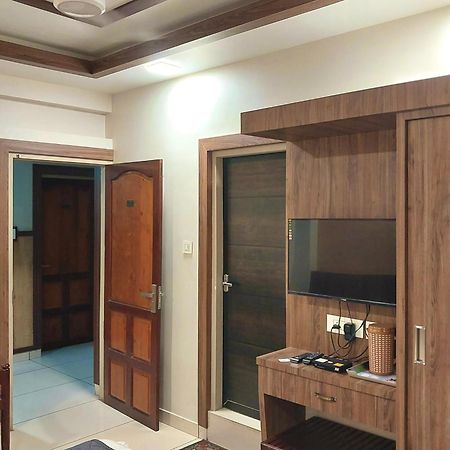 Hotel Royal Wings Elur Bagian luar foto