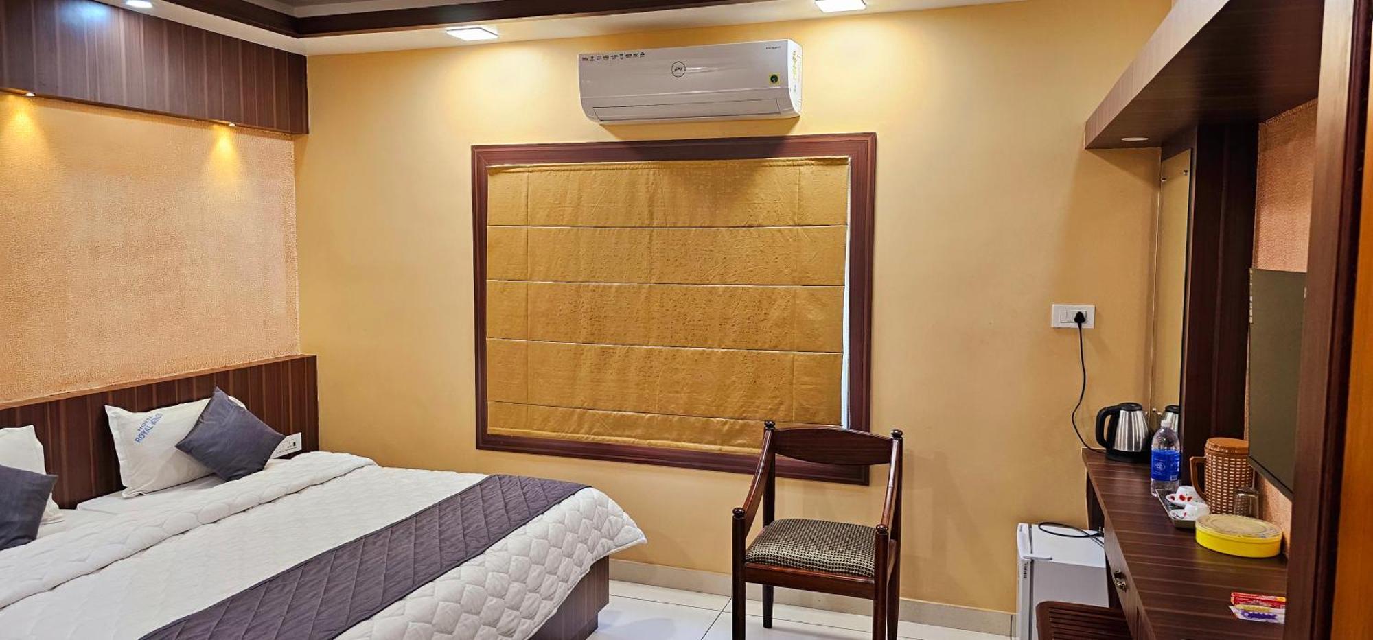 Hotel Royal Wings Elur Bagian luar foto