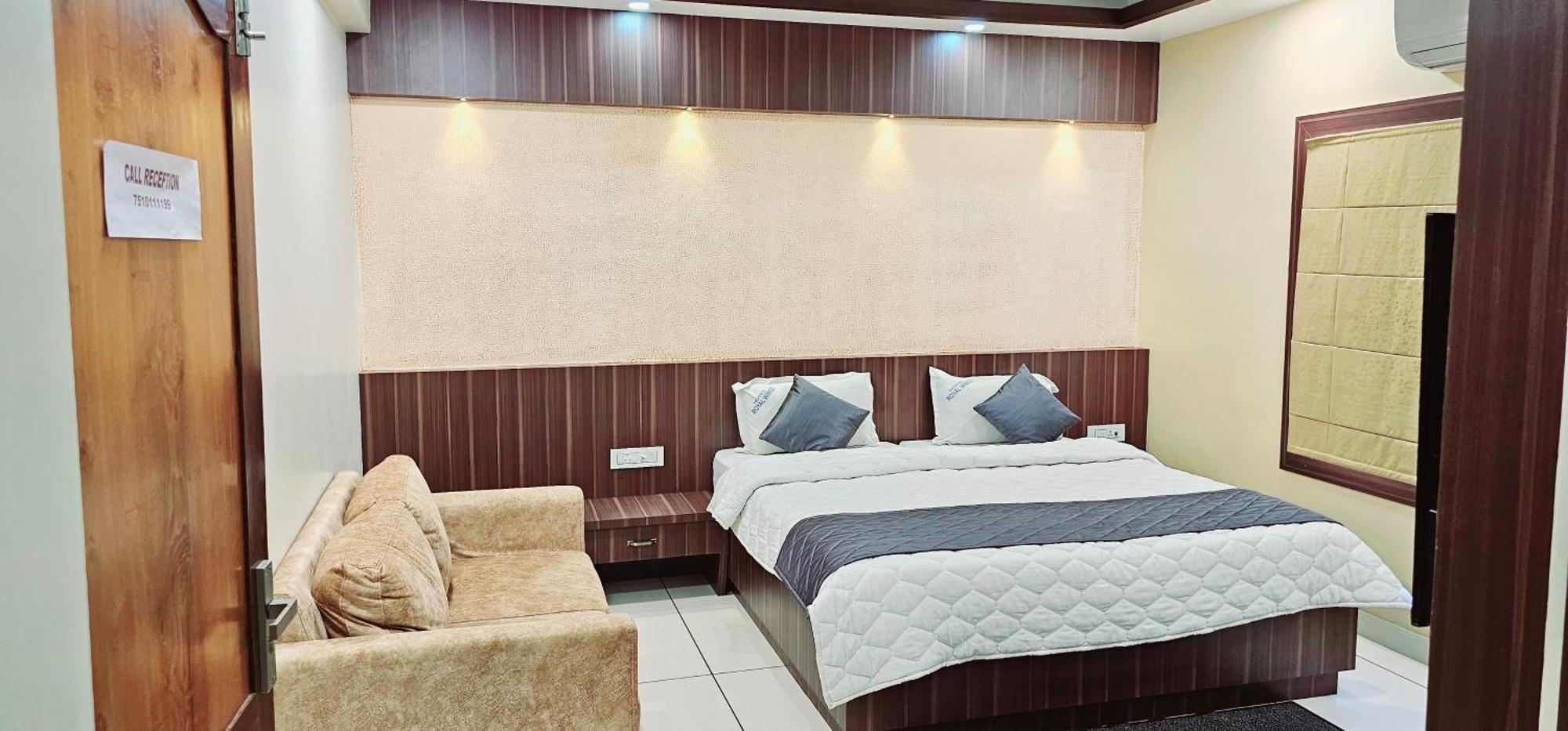 Hotel Royal Wings Elur Bagian luar foto