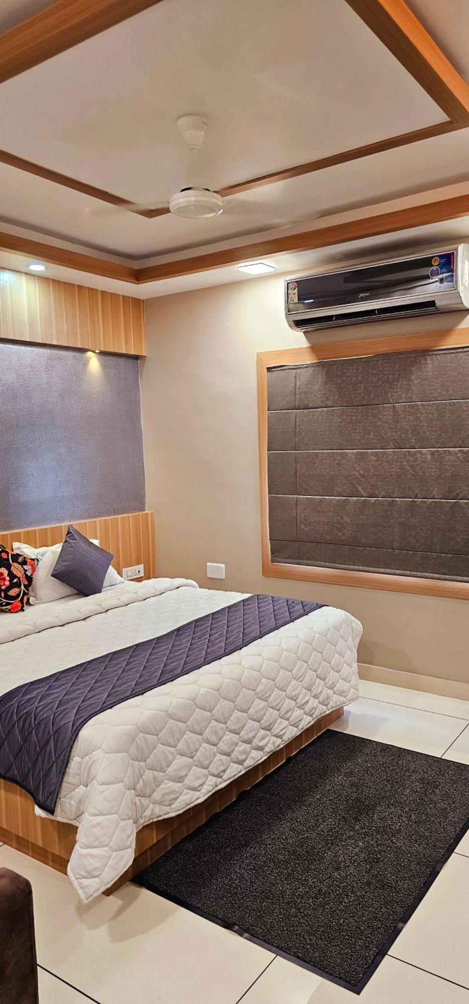 Hotel Royal Wings Elur Bagian luar foto