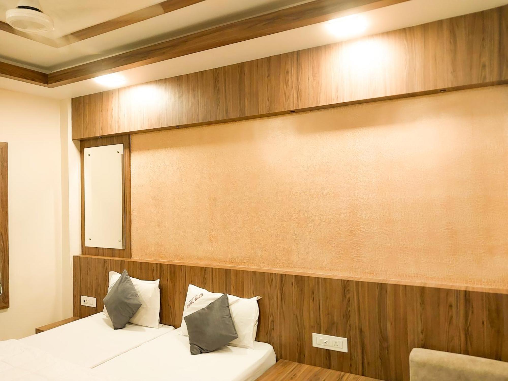Hotel Royal Wings Elur Bagian luar foto