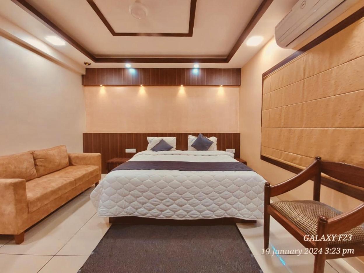 Hotel Royal Wings Elur Bagian luar foto