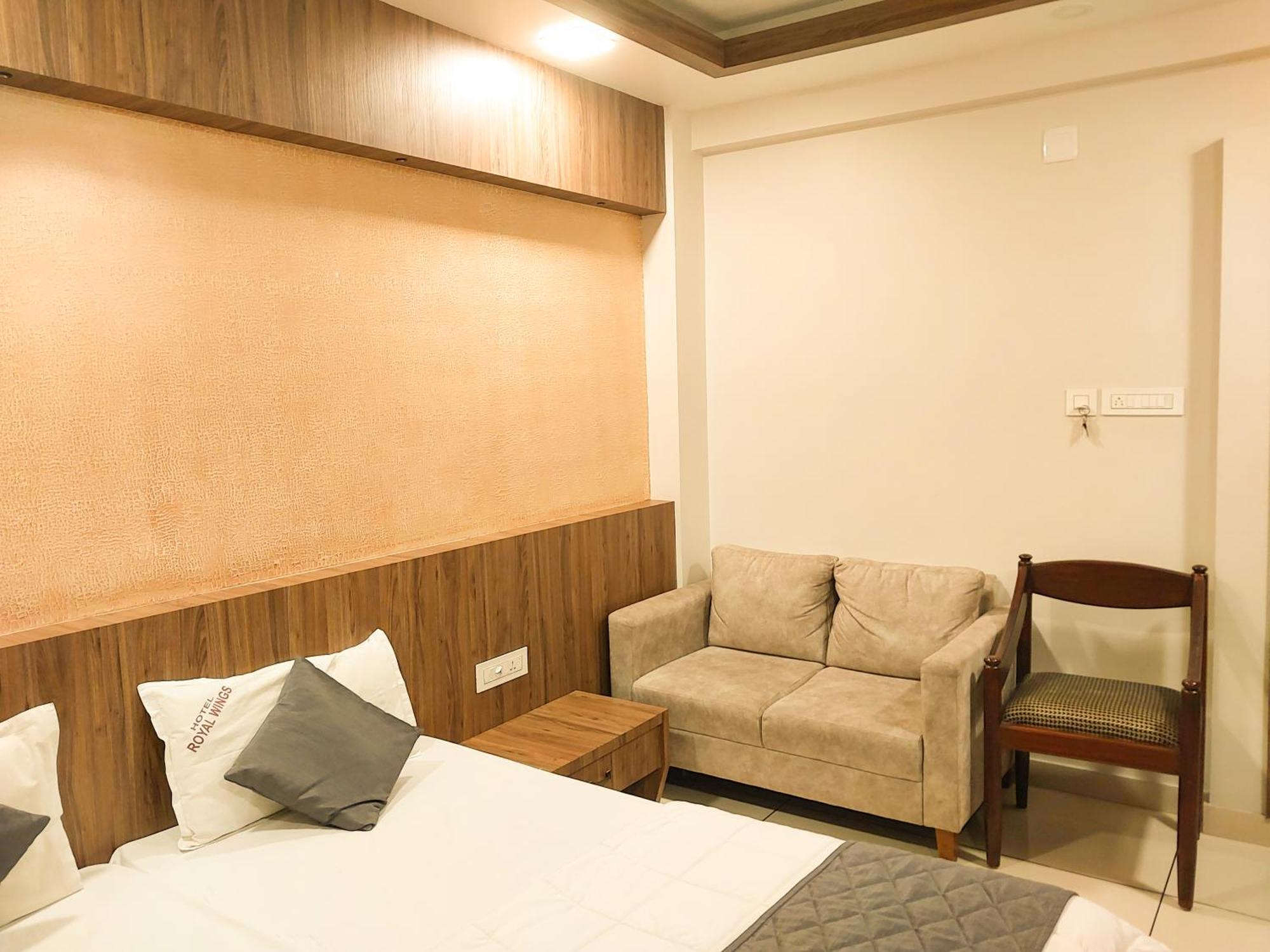 Hotel Royal Wings Elur Bagian luar foto